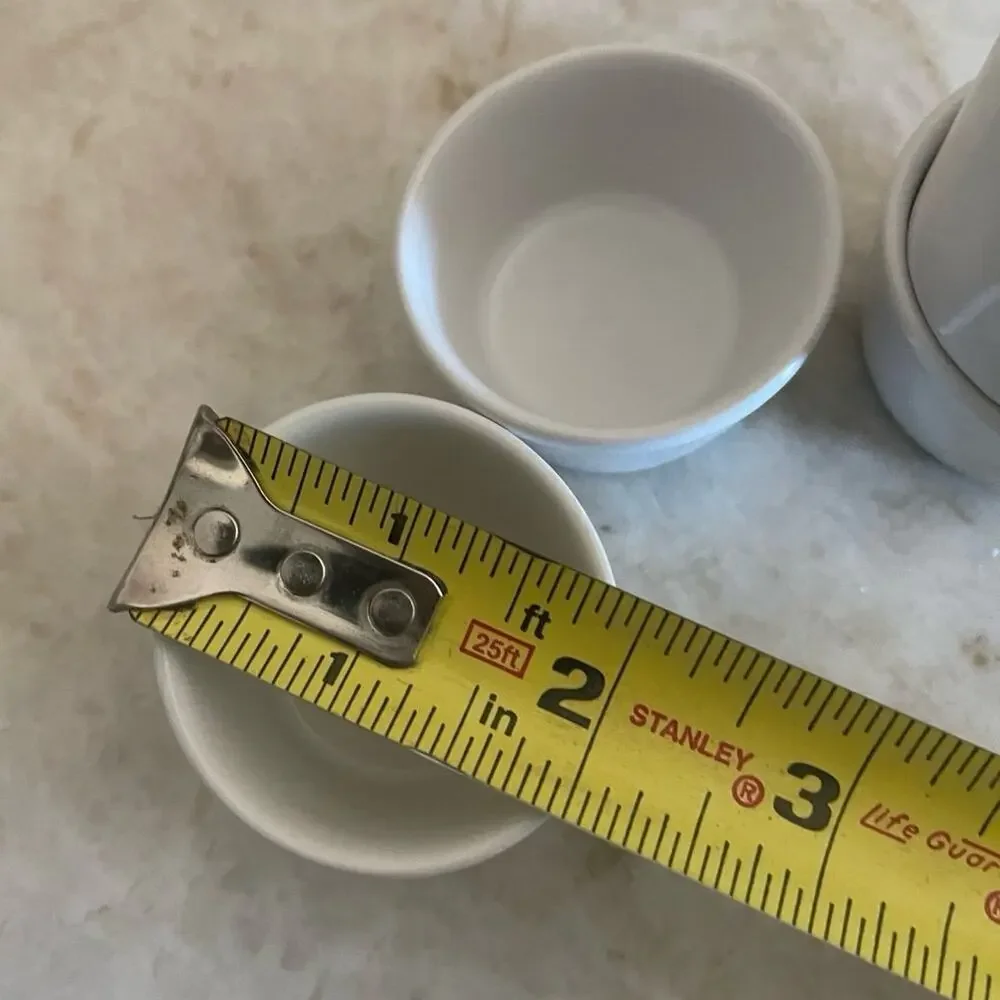 Small ceramic miniature dishes for condiments or sauces